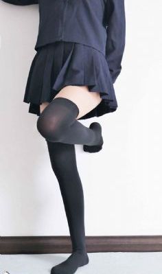 美女不穿内裤