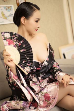八尺夫人 在线