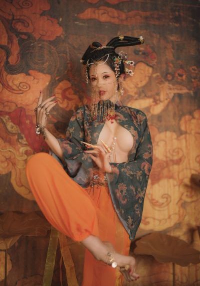 绿帽男帮娇妻叫按摩师